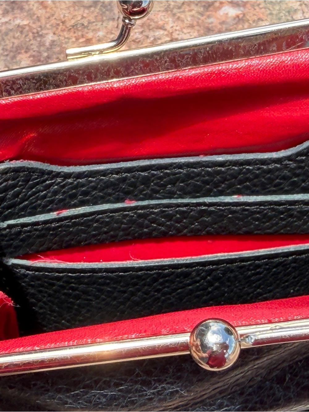 Dooney & Bourke Black Pebbled Leather KissLock Wallet Coin Purse Red Leather EUC - Picture 5 of 11
